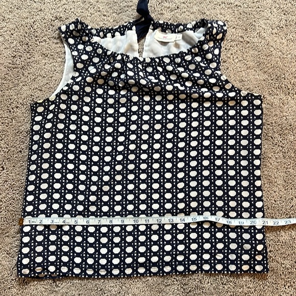 Vineyard Vine’s 100% silk adjustable neckline tie in back summer top. size 10 - Picture 7 of 11